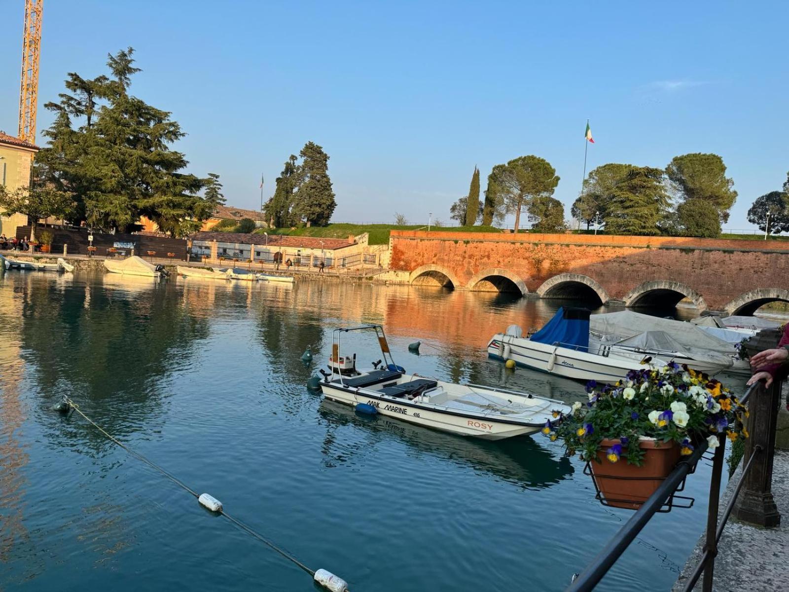 Residenza Giovanni Fronte Lago - Garda Lago Apartment Peschiera del Garda